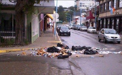 Acusan a Sciurano de estar detr�s de la aparici�n de basura tirada en las calles de Ushuaia