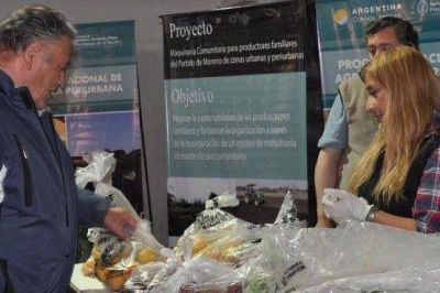 Stands de ProHuerta y Frutas para Todos en la Fiesta Aniversario