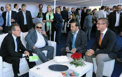 Uruguay. Mujica particip� en presentaci�n de avances de obra del "Muelle C" en Puerto de Montevideo