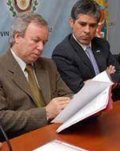 Peralta participa de presentaci�n del programa de desarrollo de proveedores mineros.