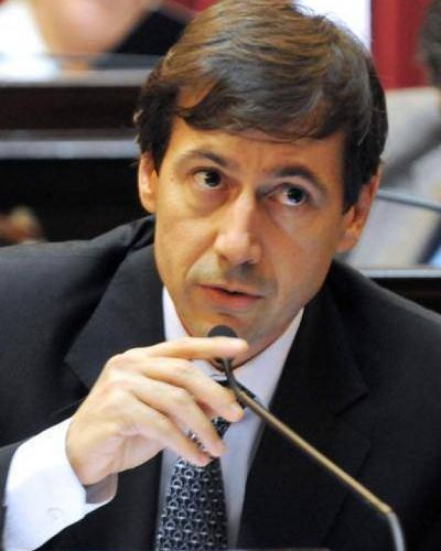 Naidenoff insisti� con una conspiraci�n pol�tico - judicial