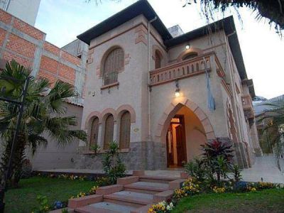 Denuncian a j�venes de �La C�mpora� por irregular manejo de becas y planes de viviendas 