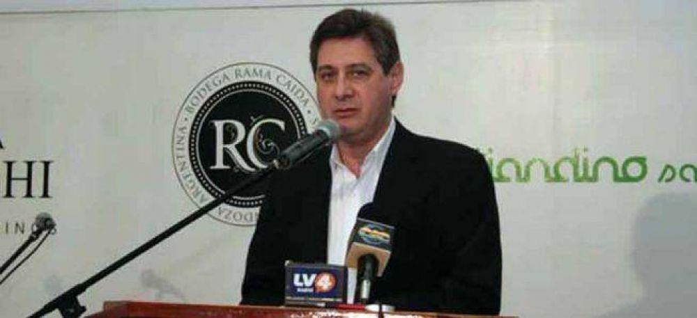 �M�s que en la promoci�n industrial, hay que pensar en una reforma fiscal�