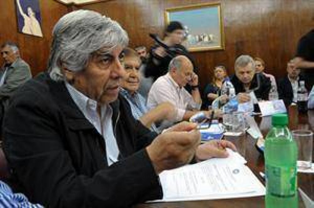 Moyano: "Si el Gobierno busca limitar la recomposici�n salarial para 2013 que lo haga por decreto"