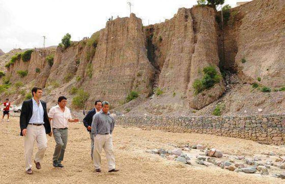 Urtubey inaugur� en Iruya las defensas en los r�os Colanzul� y Milmahuasi
