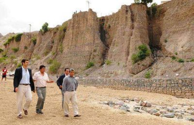 Urtubey inaugur� en Iruya las defensas en los r�os Colanzul� y Milmahuasi