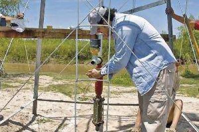 Joven santiague�o fue premiado por proyecto de provisi�n de agua