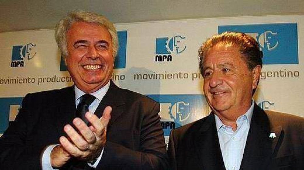 Diez a�os despu�s, De la Sota tiene la misma intenci�n de voto y problemas similares