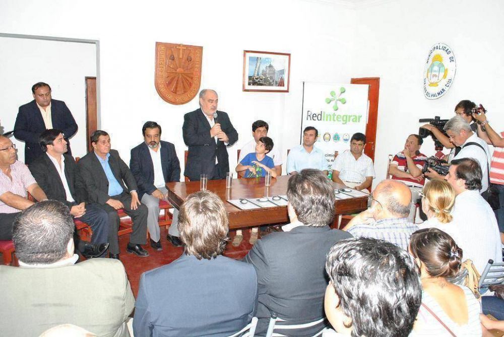 Colombi: � El compromiso es el eje en la lucha para reducir la pobreza�