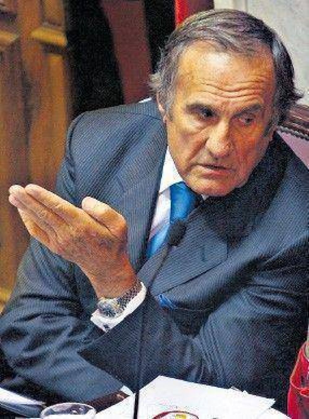 Reutemann intentar� armar un frente para desafiar a Kirchner