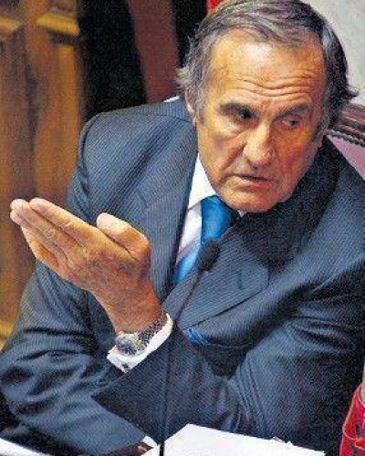 Reutemann intentar� armar un frente para desafiar a Kirchner