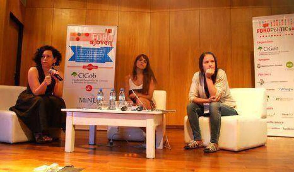 M�s de 150 j�venes en el Foro PoliTICs