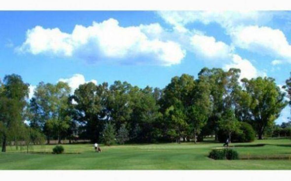 Ofrecen el doble de dinero por los terrenos p�blicos que tom� y pretende comprar Golfer�s