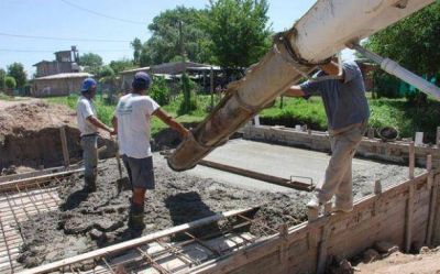 Construyen puente para encauzar el arroyo Pinazo y evitar inundaciones