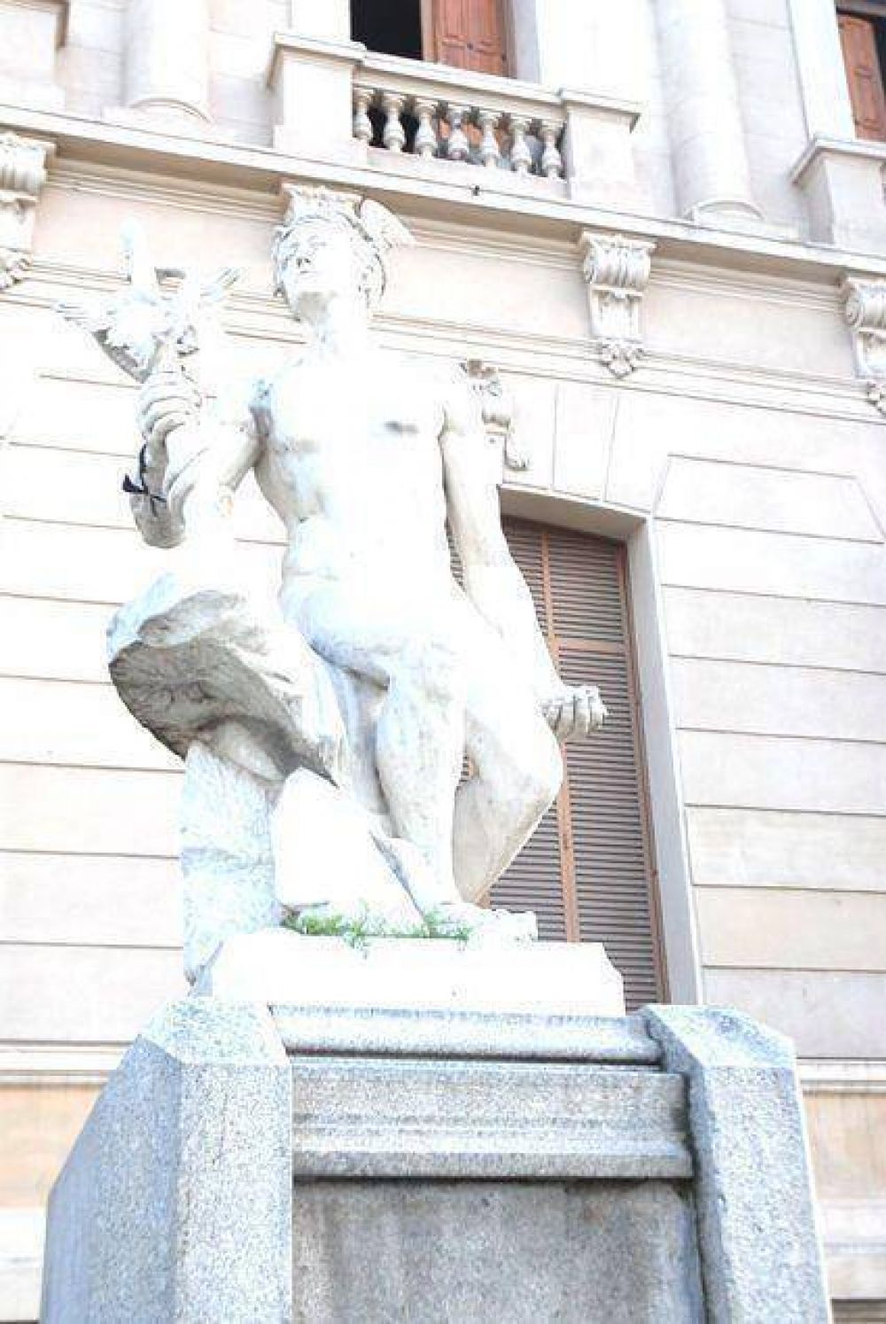 Convenio para proteger los monumentos  De Lola Mora 