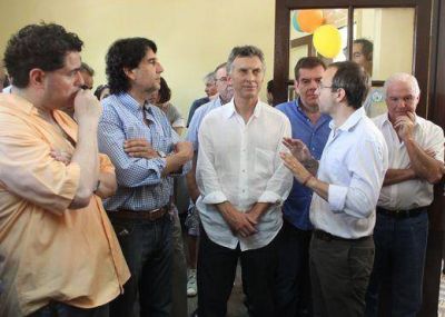 Se�al para 2015: Macri camin� Tres de Febrero con Diego Valenzuela
