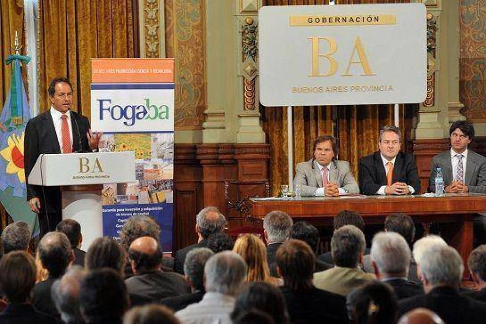 Daniel Scioli hizo entrega de la garant�a n�mero 10 mil del FOGABA