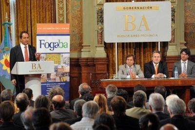 Daniel Scioli hizo entrega de la garant�a n�mero 10 mil del FOGABA