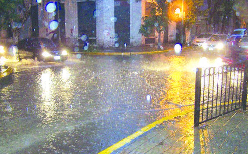 Anuncian lluvias y tormentas para toda la semana