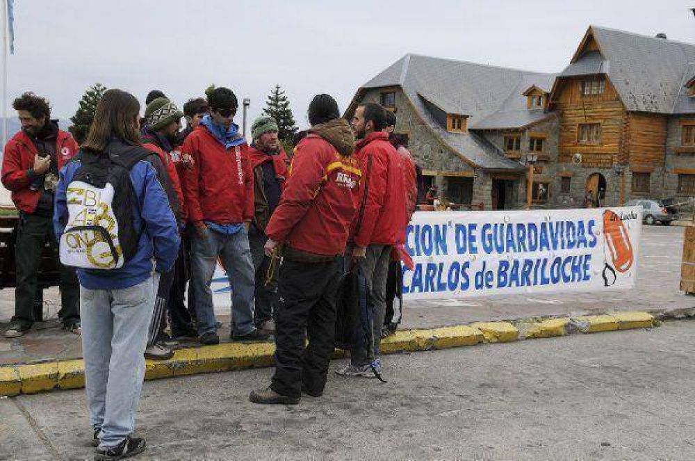  Volvi� el conflicto a las playas de Bariloche