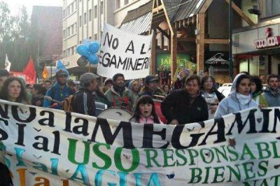 Nueva marcha contra la megaminer�a
