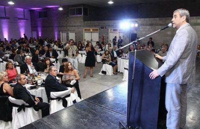 Avellaneda: Ferraresi particip� de la cena de fin de a�o de la UIA
