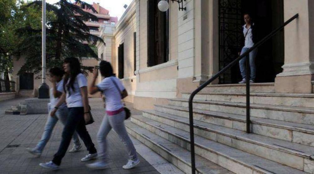 La secundaria empieza el 6 de febrero
