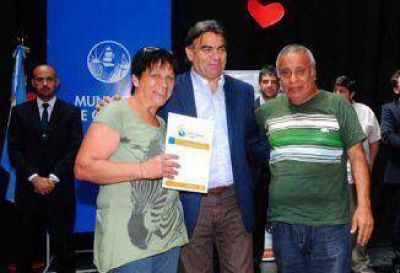 Provincia y Municipio entregaron 108 boletos de compra venta de La Paz y El Tala