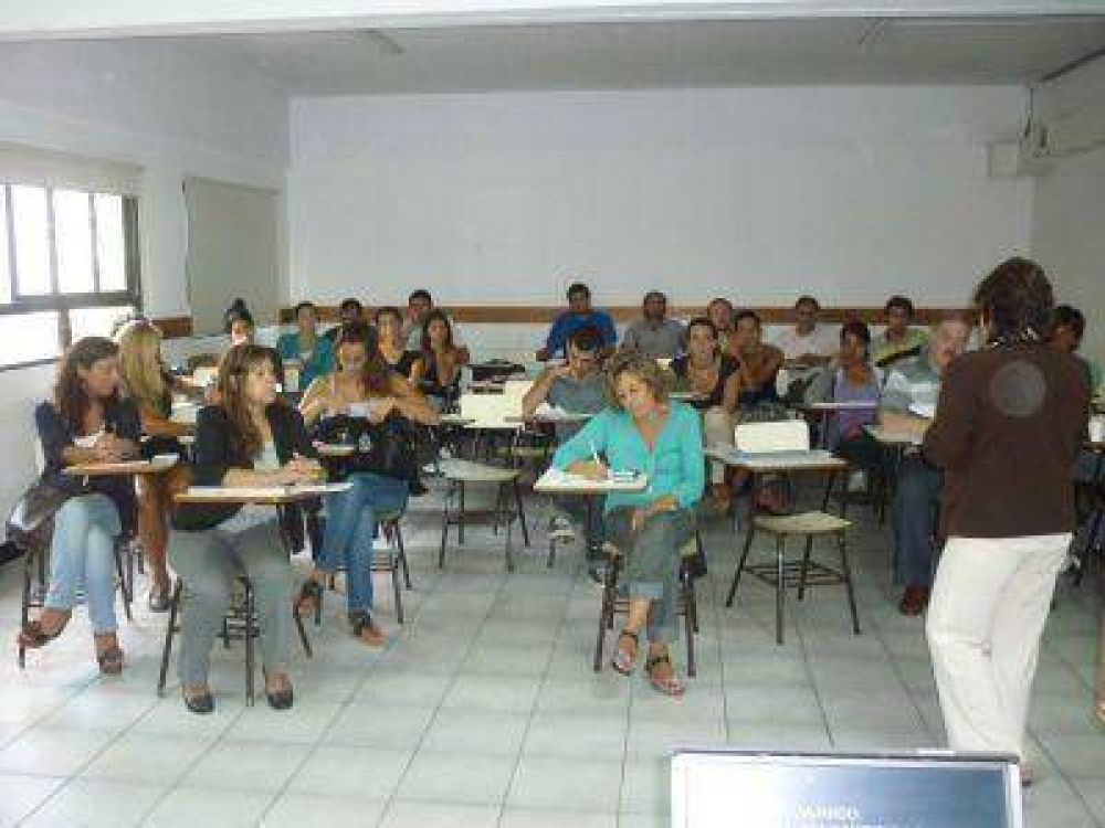 COLACI�N DE GRADO EN LA UNIVERSIDAD ATL�NTIDA ARGENTINA