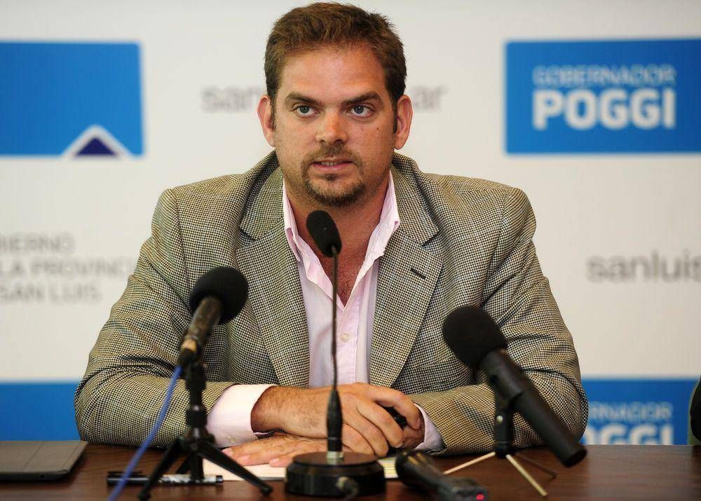El Gobierno pone en funcionamiento el Frigor�fico de Beazley