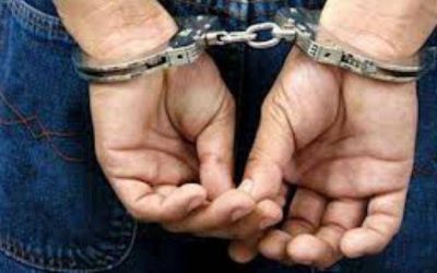 Rob� dos motos, asalt� a una mujer y lo detuvieron