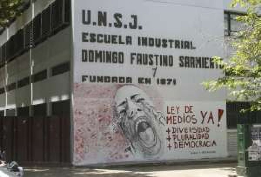 Pol�mica por un mural en la fachada de la Industrial