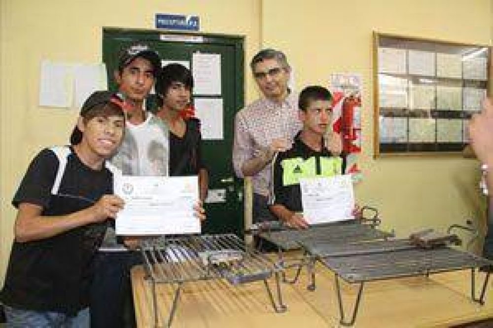 Capacitan a j�venes para su inclusi�n social