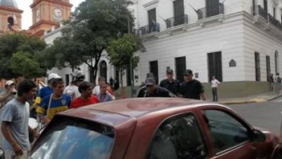 Personas generaron incidentes frente a Casa de Gobierno