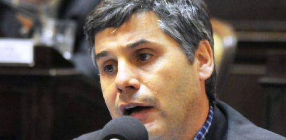 Investigan deudas y contratos que involucran a Moyano con Provincia