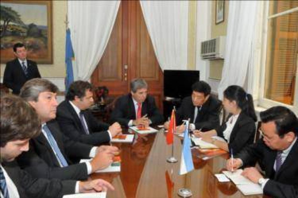 Horacio Gonz�lez recibi� a comitiva de funcionarios y empresarios de China