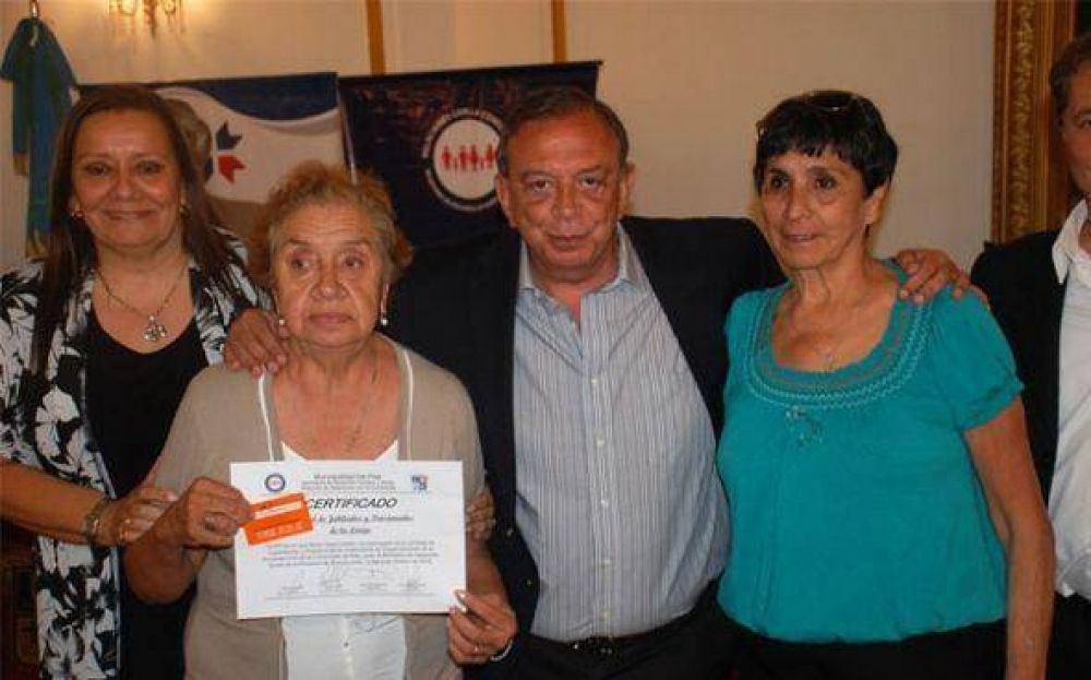 Entregan certificados a entidades intermedias de Pilar