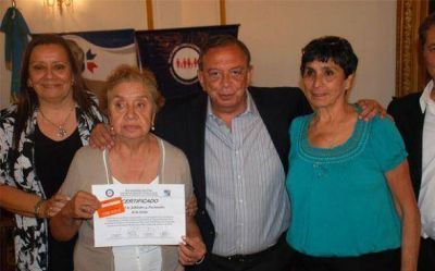 Entregan certificados a entidades intermedias de Pilar