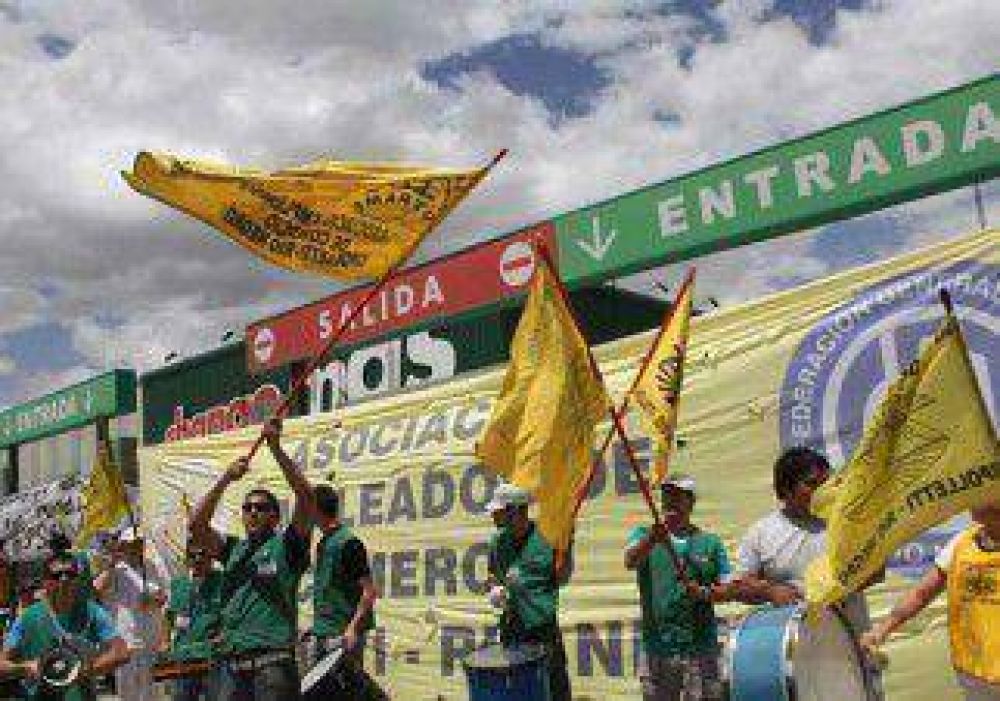 Trabajadores del Changom�s retoman el paro y amenazan con endurecer las medidas de fuerza 