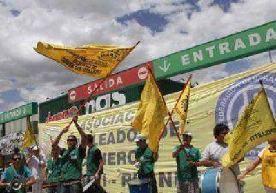 Trabajadores del Changom�s retoman el paro y amenazan con endurecer las medidas de fuerza 