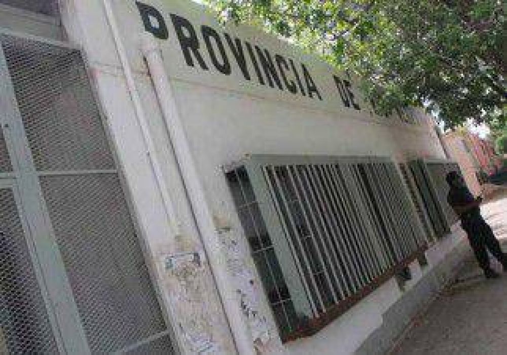 Hartazgo por robos en las puertas de la delegaci�n de Educaci�n 