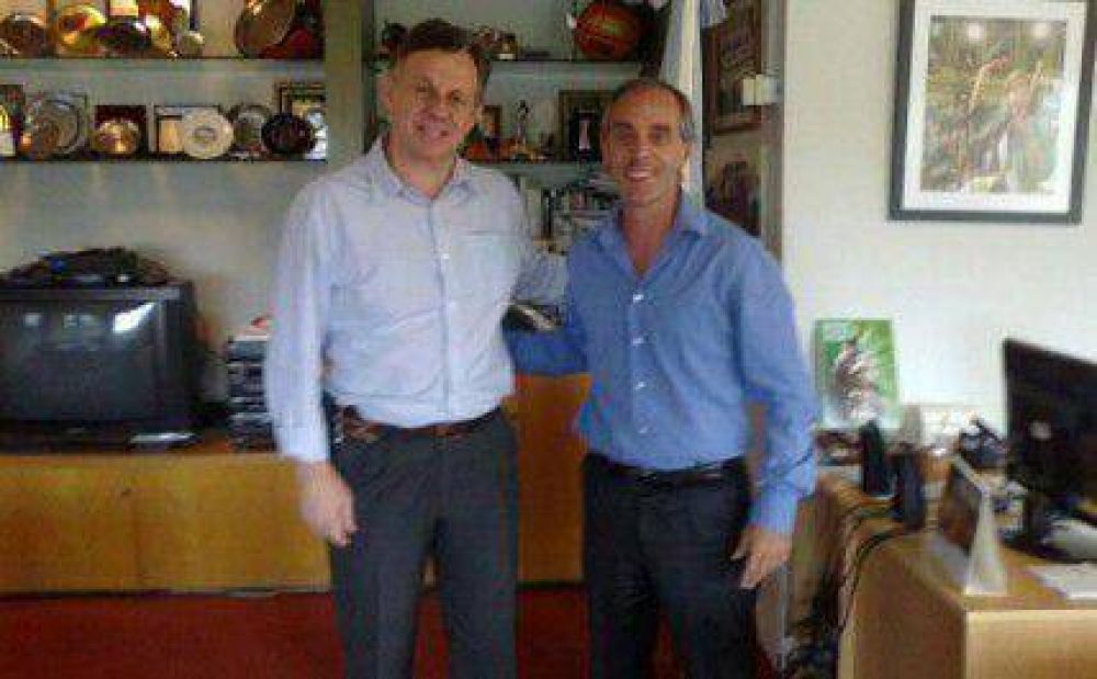 Retoman gestiones por pista de atletismo