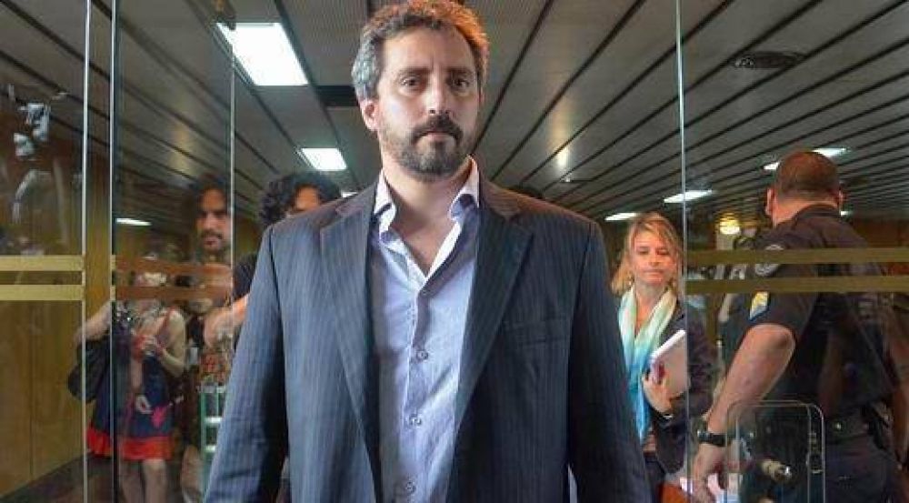 De la Sota elige tensionar una conquista de todos los argentinos, dijo Fresneda 