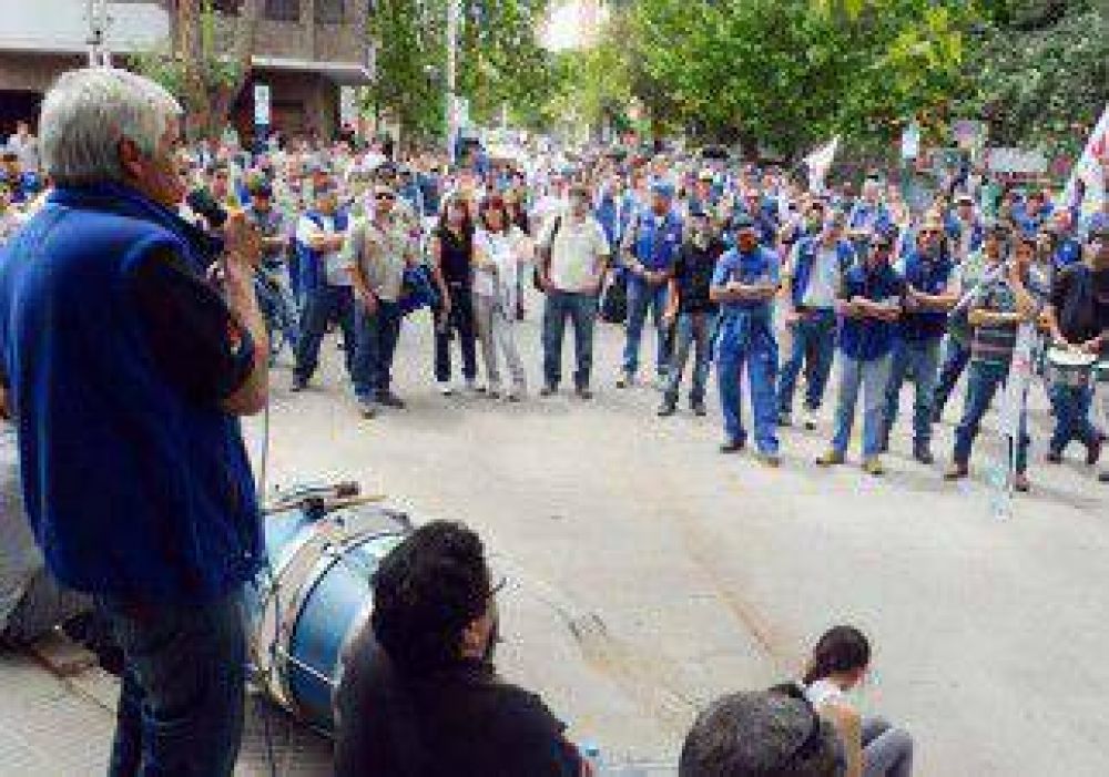 Trabajadores del EPEN profundizan la protesta pero mantienen las guardias 