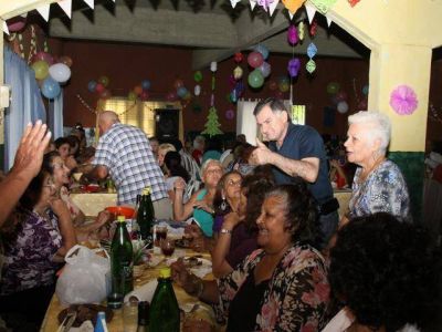  FLORENCIO VARELA: Pereyra festej� junto a jubilados