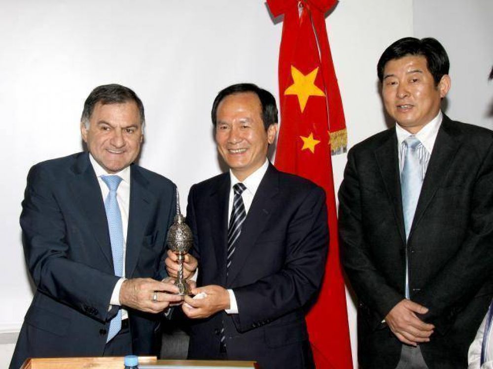 FLORENCIO VARELA: Con comitiva China