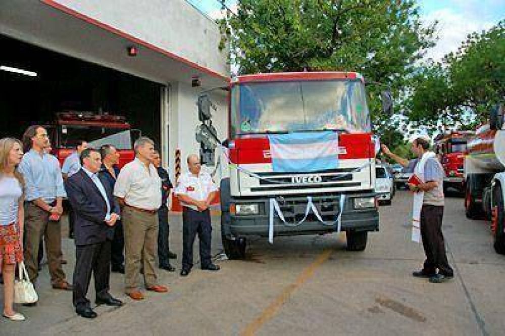 Presentaron el nuevo autobomba