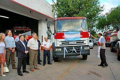 Presentaron el nuevo autobomba