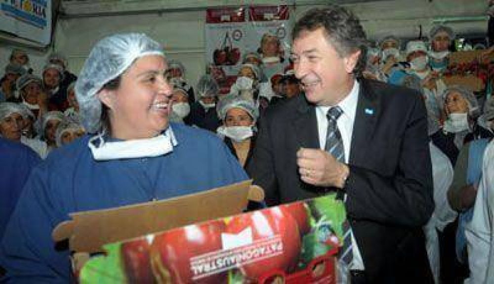 Cristina Kirchner inaugur� clasificadora de cerezas para productores de Chubut