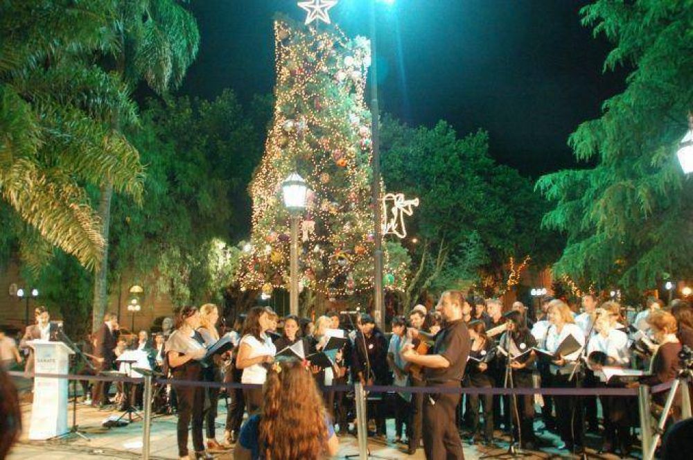 Encienden �rbol de Navidad